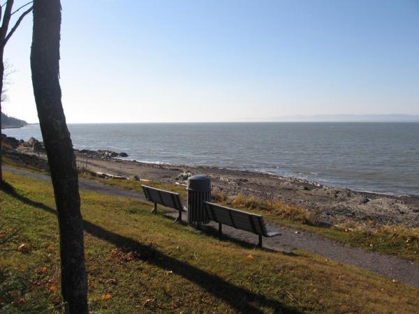 Banc Loin des yeux, près du coeur